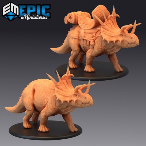 Image of Triceratops Walking / Ancient Horned Dinosaur / Jurassic Mount