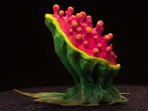 Image of Tabletop plant: "Tearing Plant" (Alien Vegetation 14)