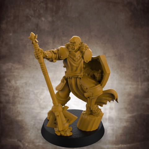 Image of Male Paladin - Human/Half-orc (32mm scale miniature)